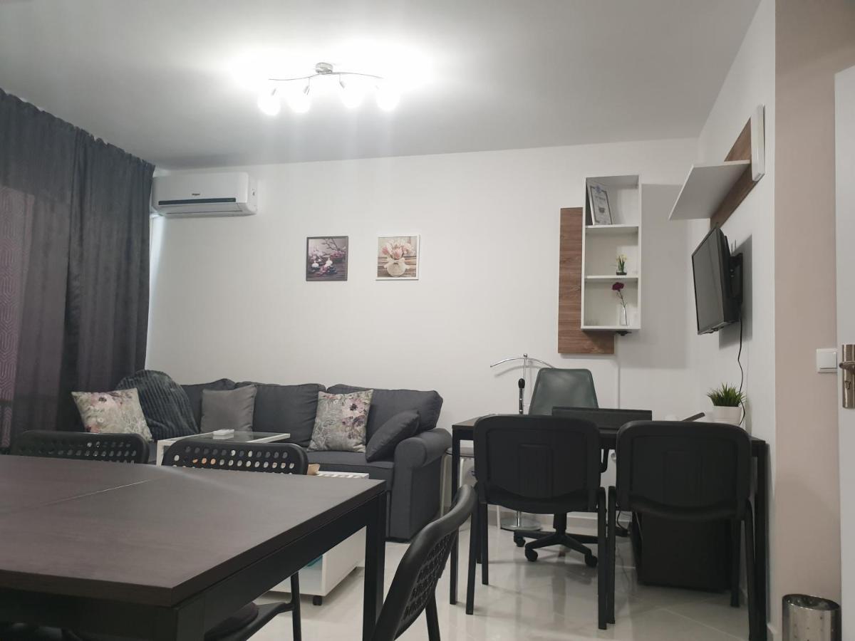 New The Twins Varna Two-Bedroom, Apt 5 At 15 Tsani Ginchev Street, Floor 3 Esterno foto