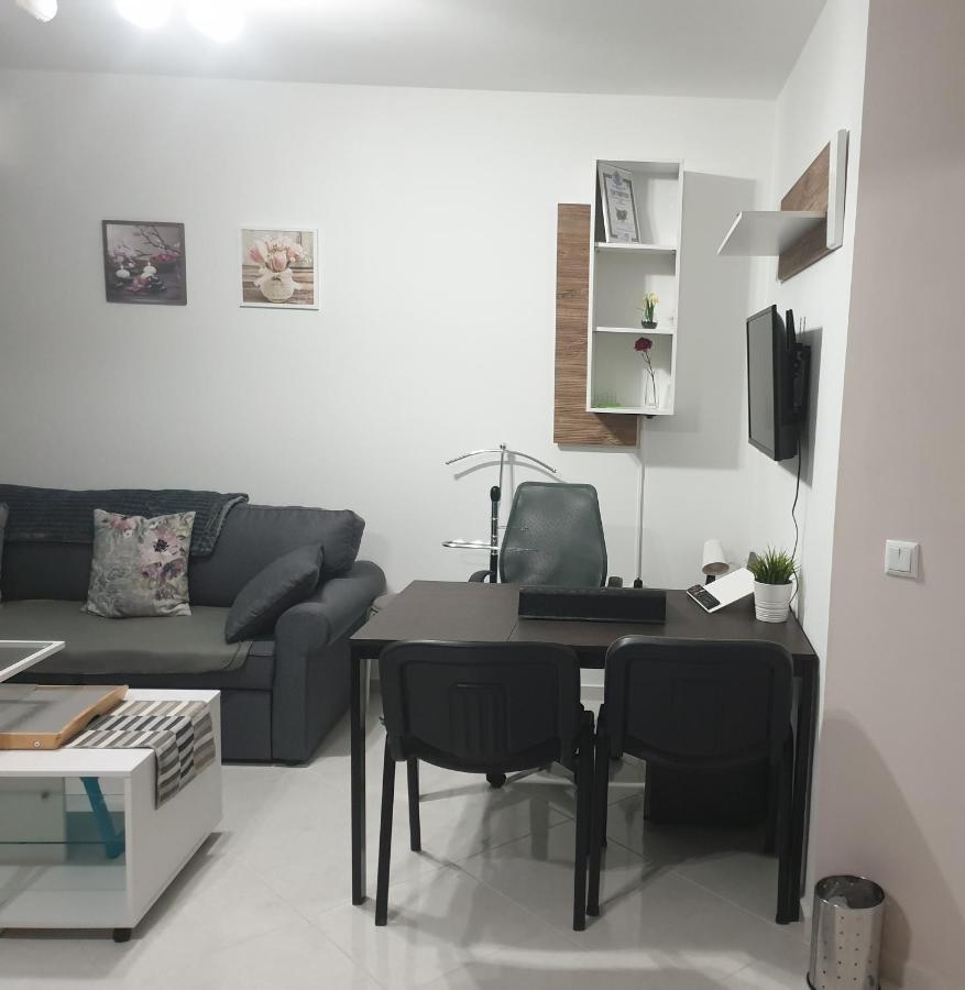 New The Twins Varna Two-Bedroom, Apt 5 At 15 Tsani Ginchev Street, Floor 3 Esterno foto
