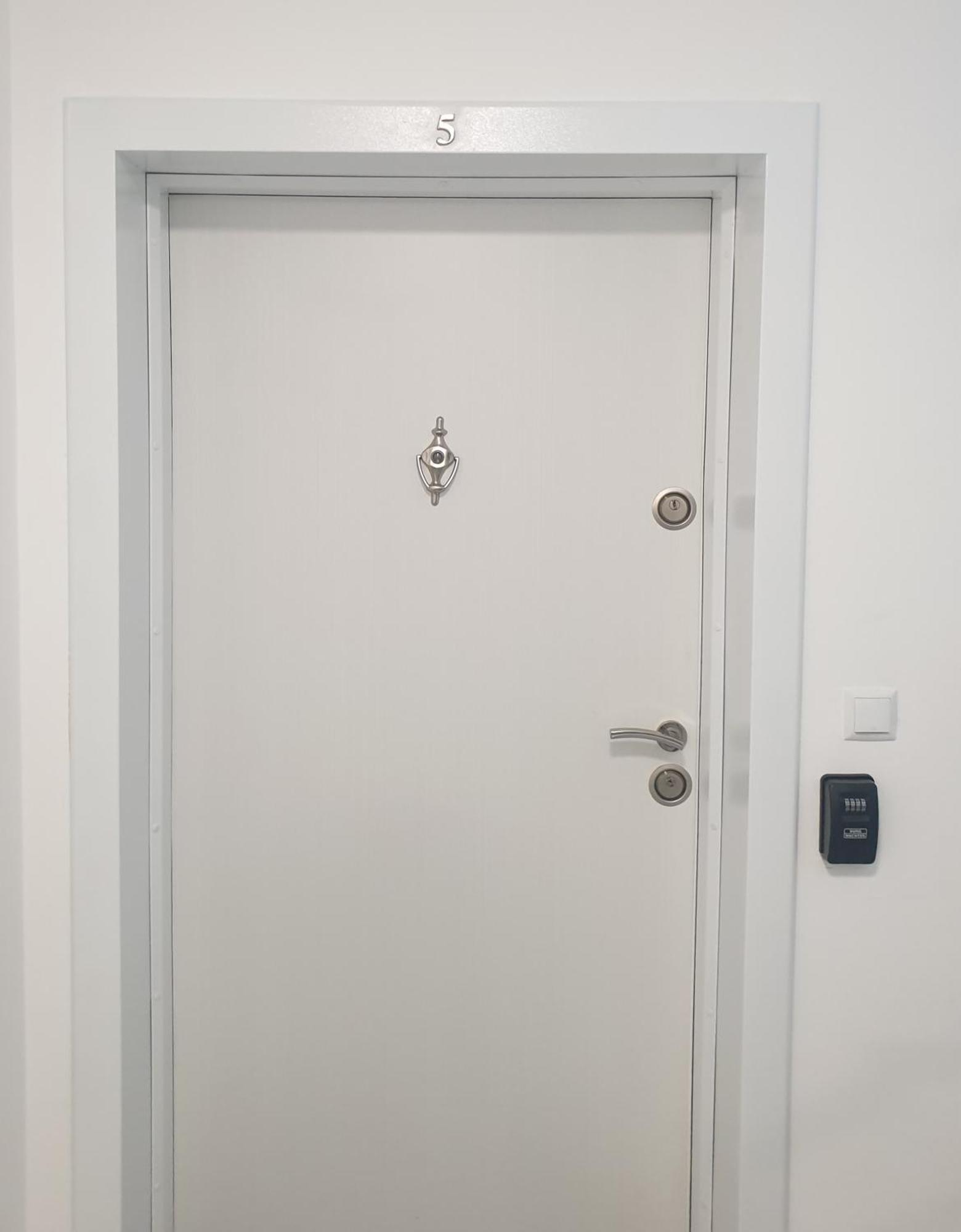 New The Twins Varna Two-Bedroom, Apt 5 At 15 Tsani Ginchev Street, Floor 3 Esterno foto